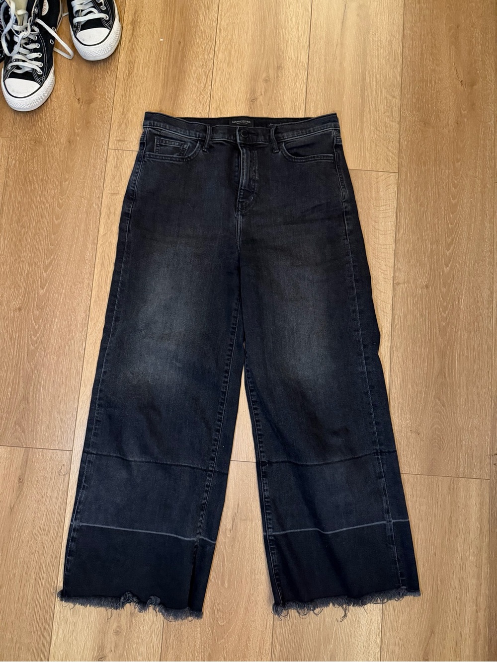 Banana Republic High Rise Wide Leg Crop Jeans Black Raw Hem Size 30